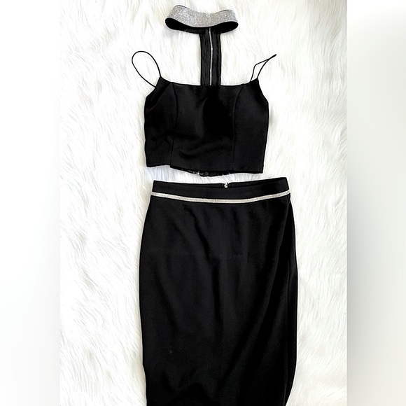 Women’s 2 Piece Set Black Crop Top & Belted Skirt w/ Jeweled Choker - Picture 2 of 12